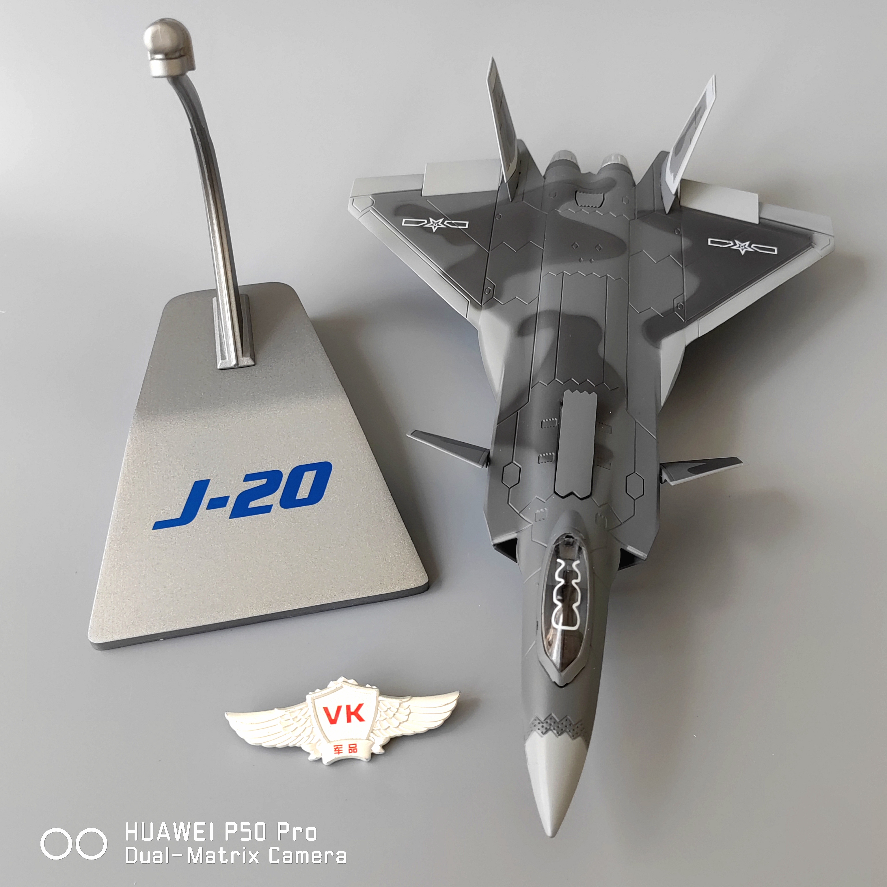 正品中航1：100歼20战斗机模型j20合金仿真飞机摆件军事成品航模