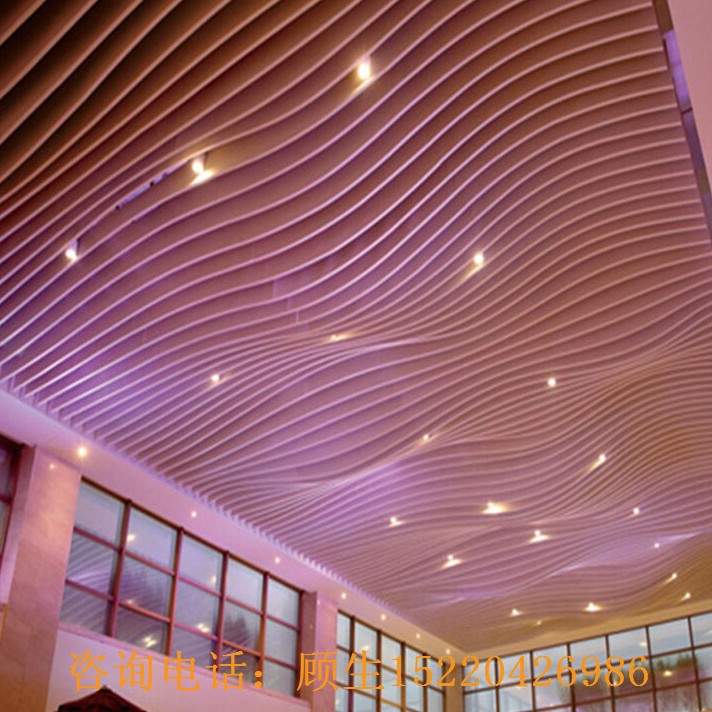 商场立面装饰异型铝方通定制中庭艺术吊顶拉弯弧形木纹方管背景墙