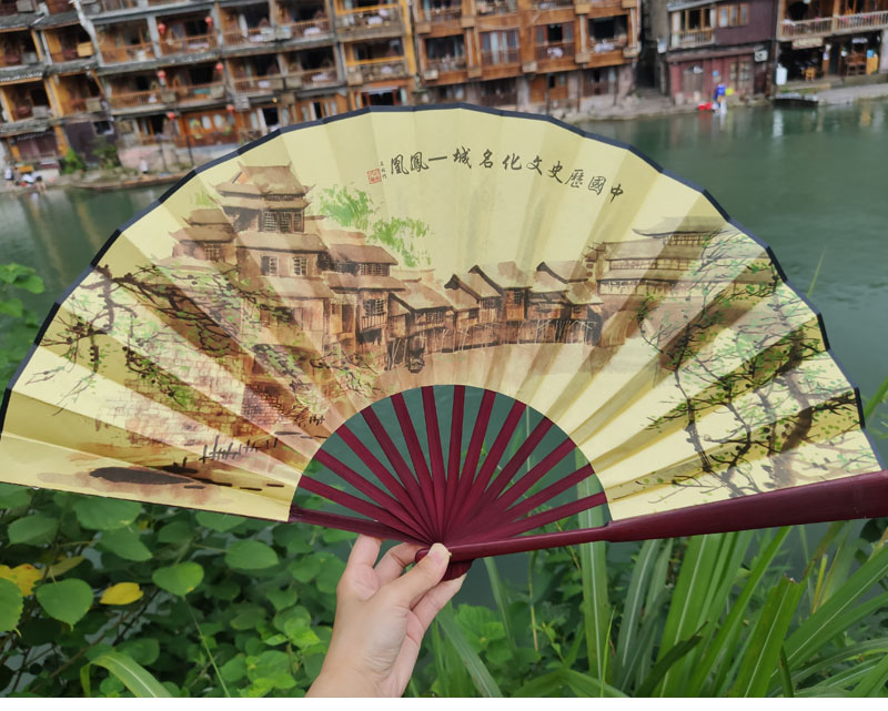 凤凰古城旅游扇子折扇中国特色手绘工艺扇子男式民族风古风古典扇