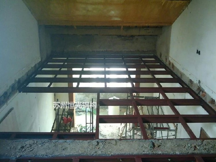 苏州圆形钢结构平台钢结构安装旋梯钢木结构楼梯