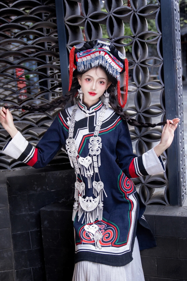 彝族传统服饰彝族加厚少数民族女旅拍民族风摄影艺术服装爆款全套