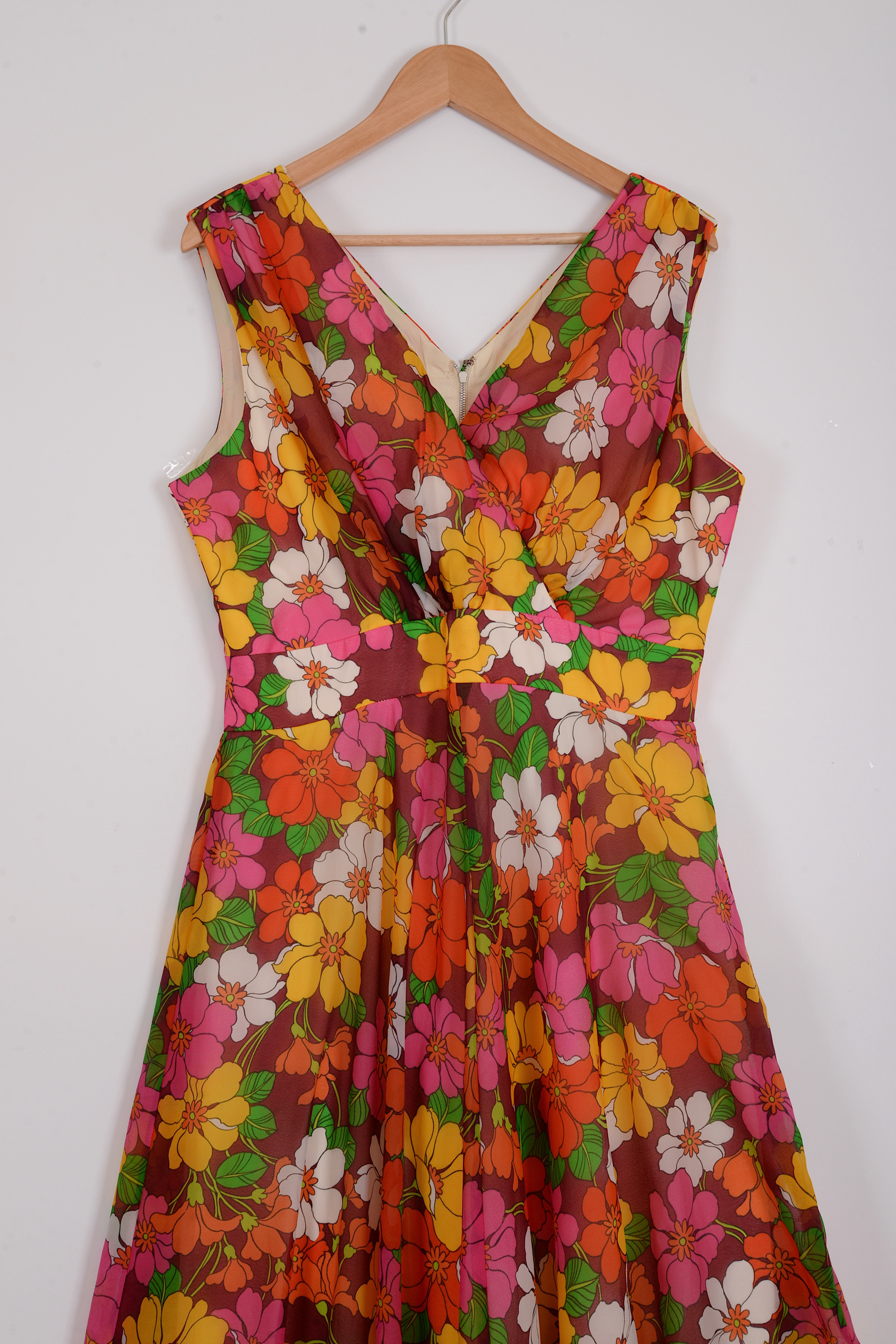 超美70年代彩色花朵艺术花柄背心长裙 立体胸线高腰线设计大裙摆
