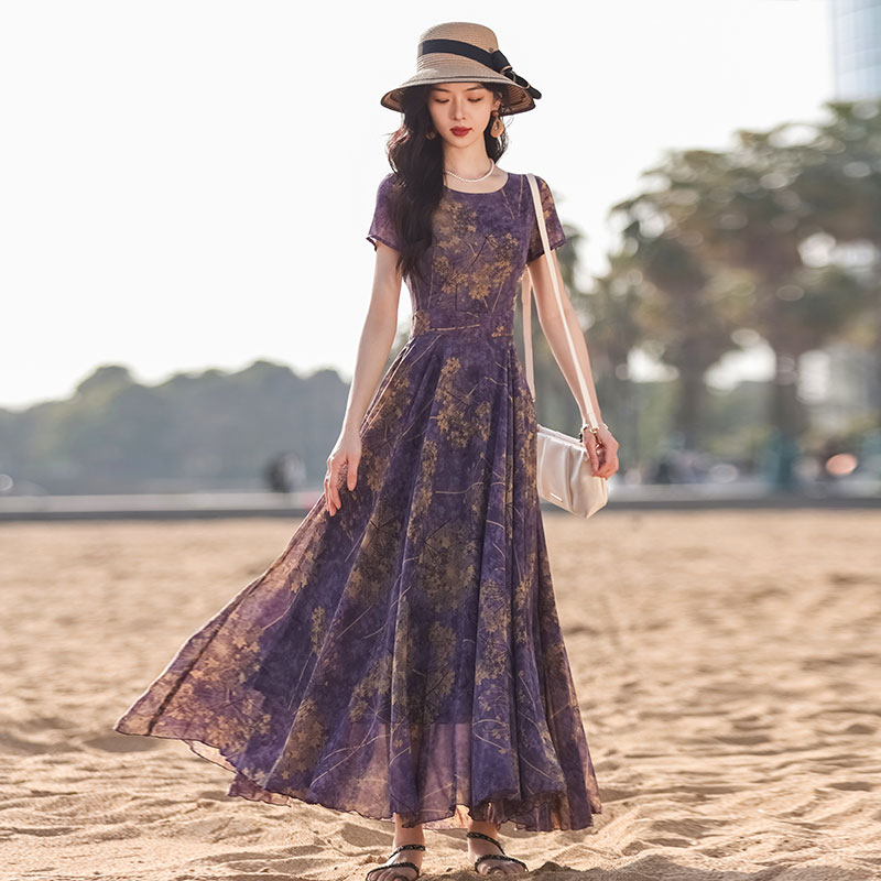 爱杜2023夏季新款紫色碎花连衣裙女大摆显瘦气质收腰设计感沙滩裙