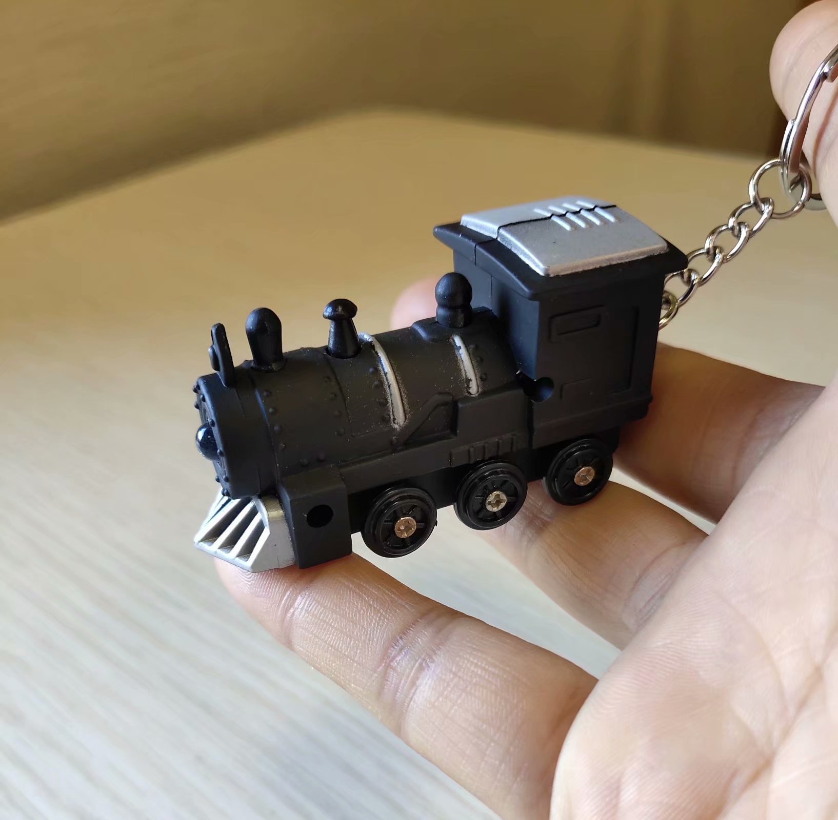 发光玩具LED火车发声发光钥匙扣汽车包包挂件小礼赠品火车头