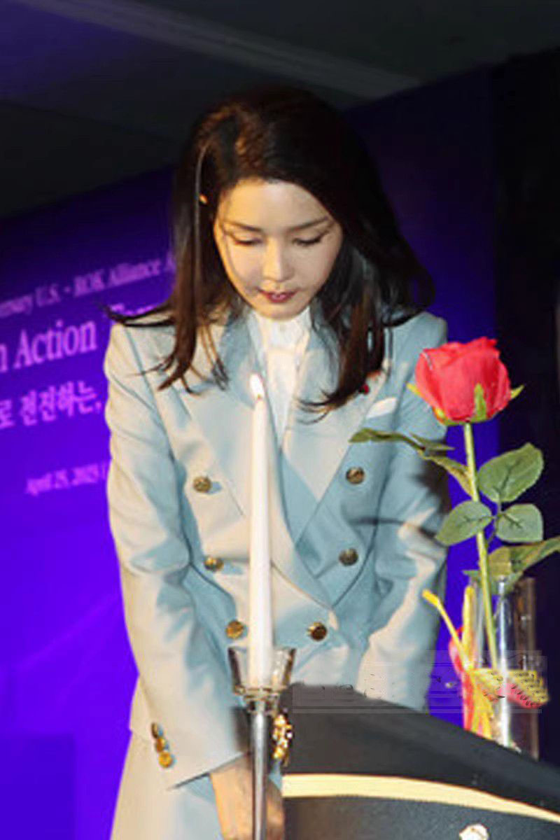 2023冬季新款韩国总统夫人金建希浅蓝双排扣修身显瘦韩系淑女西装