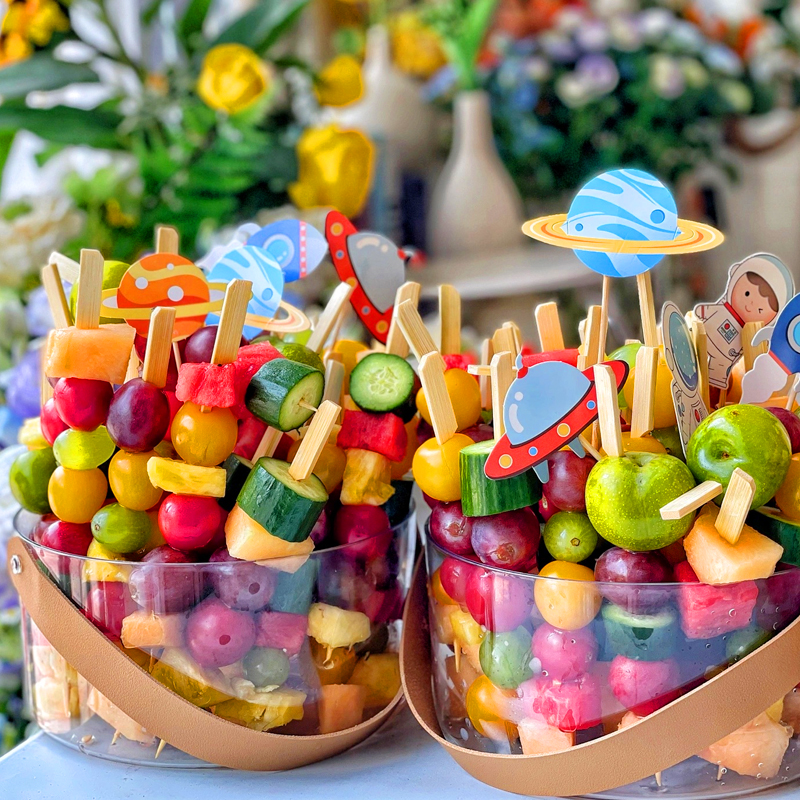 春游版野餐出游聚会团建水果缤纷桶竹签水果串串透明手提桶仪式感