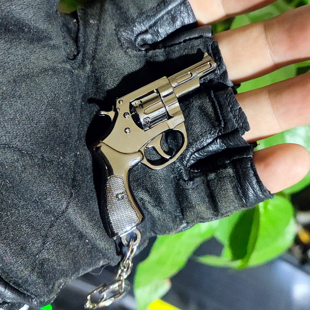 迷你05式左轮迷你1：3手枪武器模型锌合金钥匙链扣背包6厘米挂件