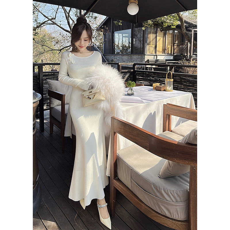 董小姐高端定制女装2023新款新年战袍白色手工花朵羊毛针织连衣裙