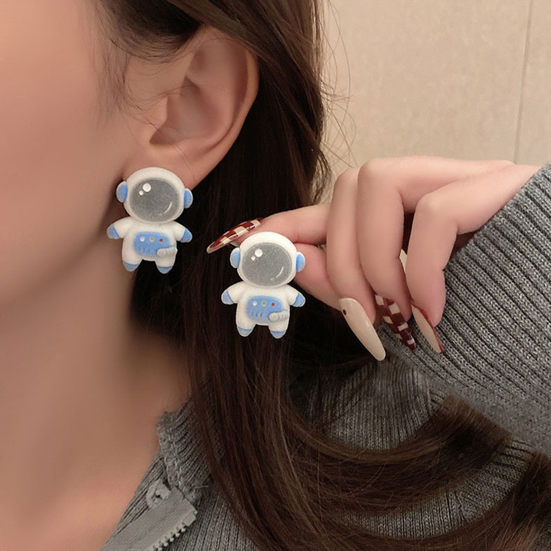 新款潮太空宇航员设计耳环女温柔风网红气质显瘦时尚感925银耳饰