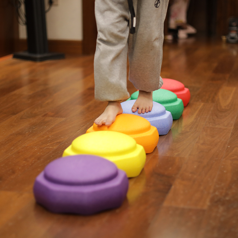 彩虹过河石儿童感统训练器材幼儿园体育教具家用平衡木触觉板玩具