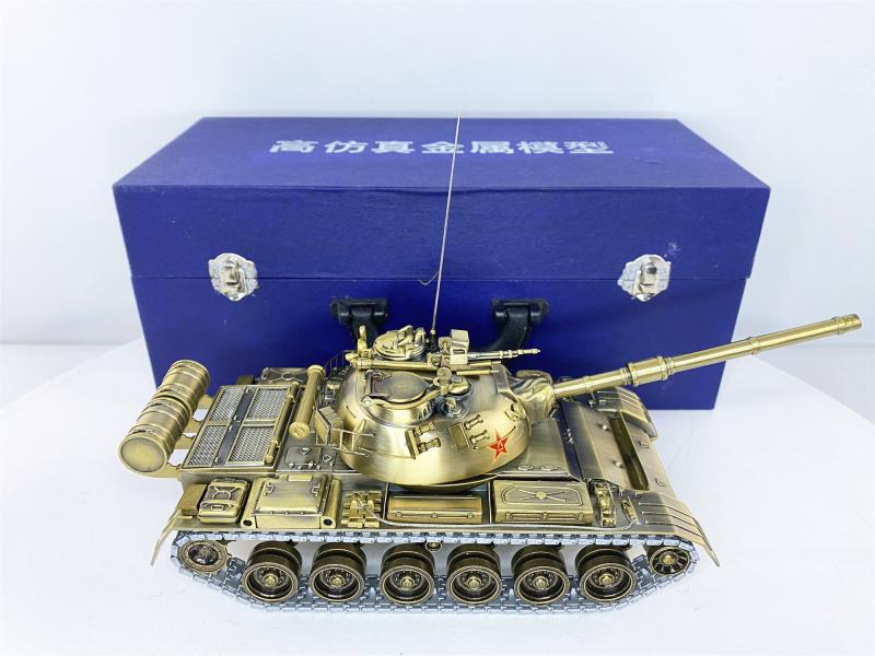 新35厘米88式主战坦克模型 88仿真合金成品军事摆件收藏展厅 1：3