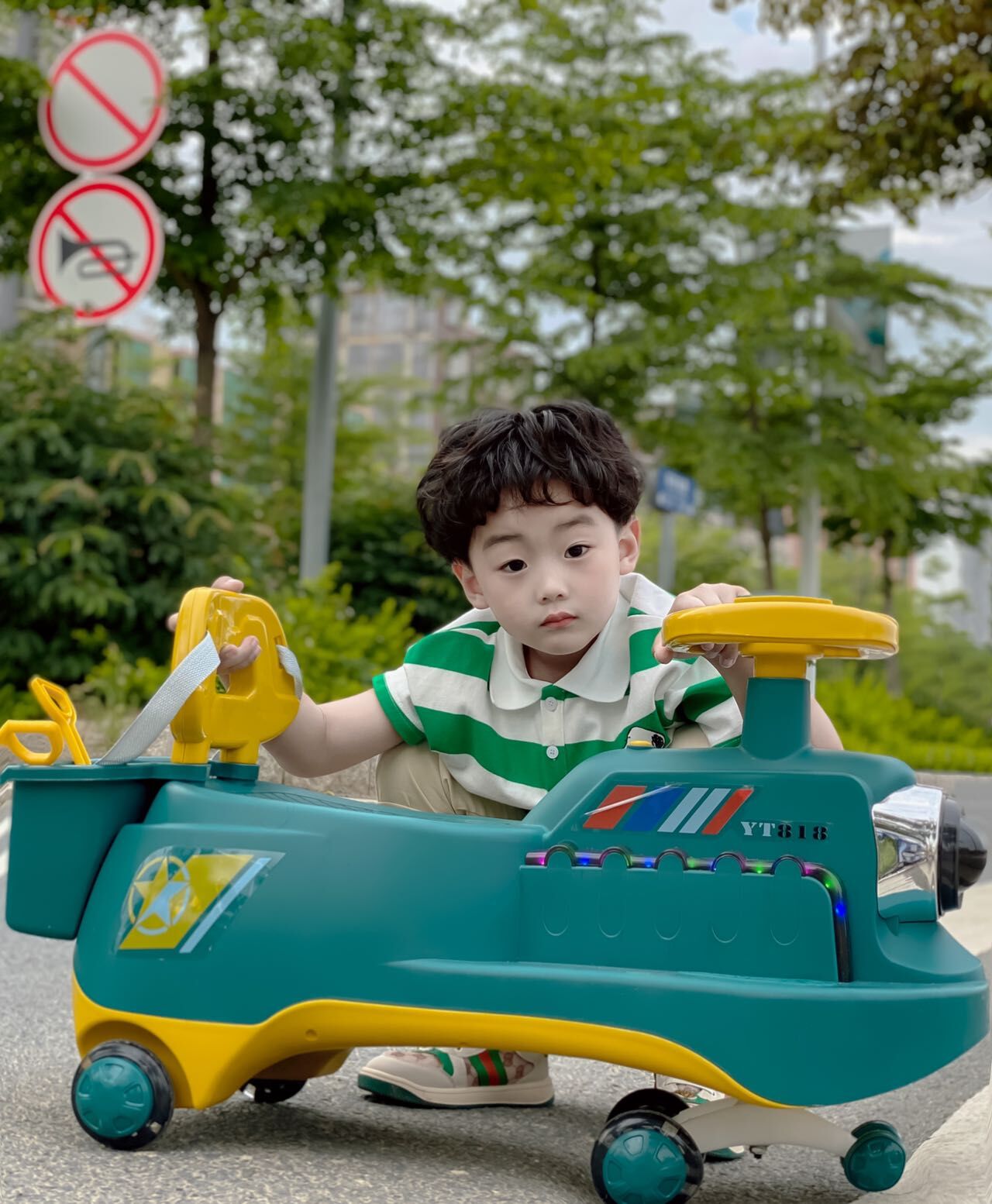 儿童扭扭车新款火车玩具车滑行车摇摆车宝宝溜溜车1-6-10岁防侧翻
