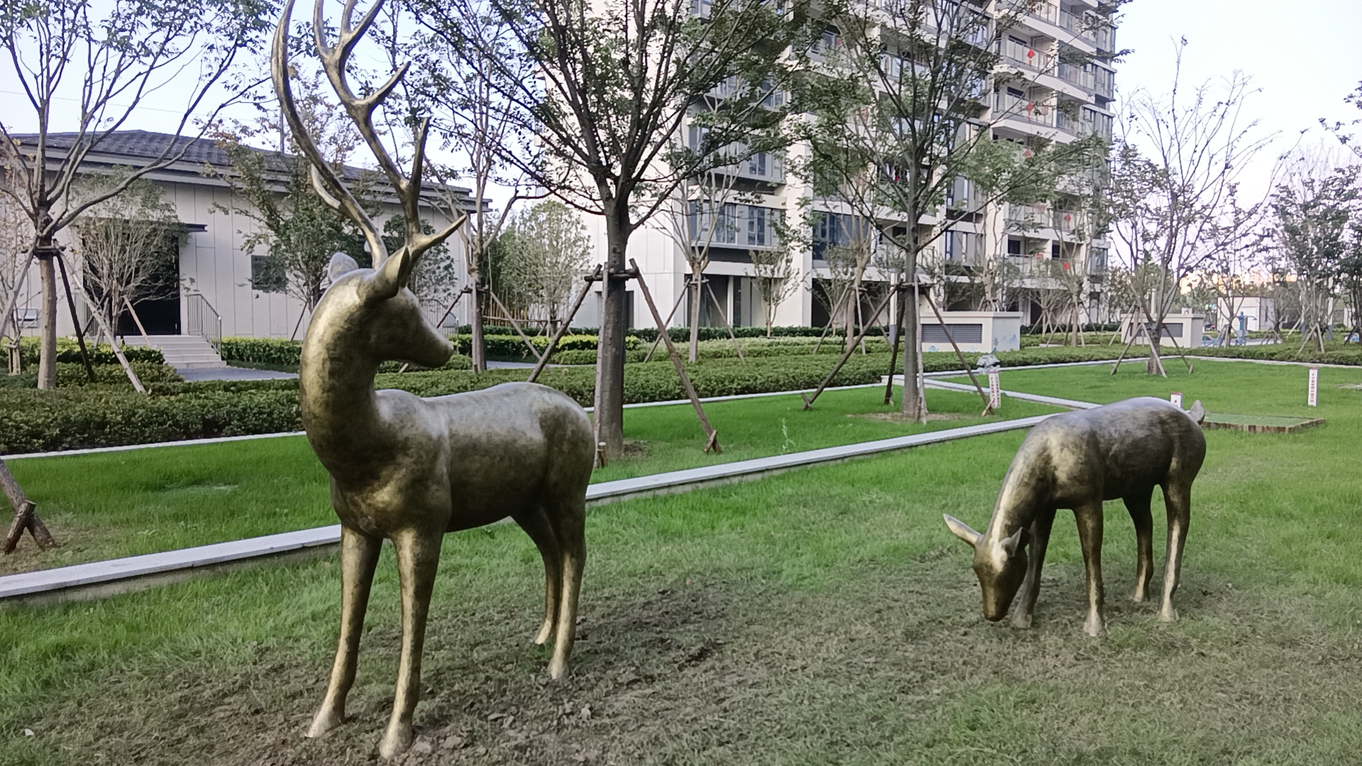 浙江金华玻璃钢鹿雕塑仿古铜现货 园林景观动物摆件