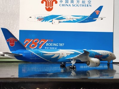 正品合金1:200中国南方航空飞机模型波音B787第787架纪念款客机专