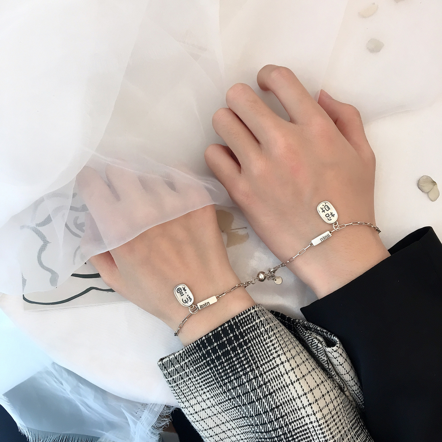 情侣手链轻奢小众设计磁铁相吸手环一对简约精致纯银手饰纪念礼物